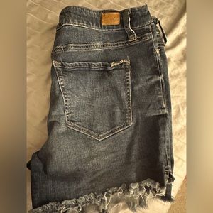Seven7 Weekend Shorts - Size 16